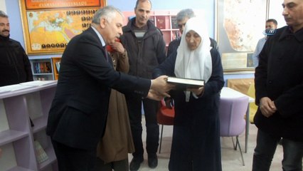 Şehit ailesini duygulandıran kütüphane açılışı