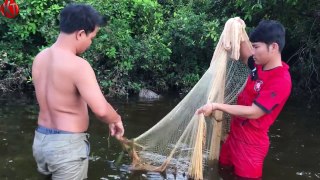 Net Fishing In Battambang Province - Khmer Cast Net Fishing - Cambodia Traditional Fishing