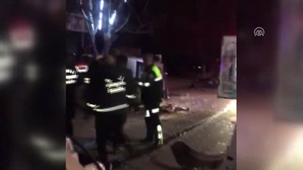 Denizli'de Otomobil ile Hafif Ticari Araç Çarpıştı: 2 Yaralı