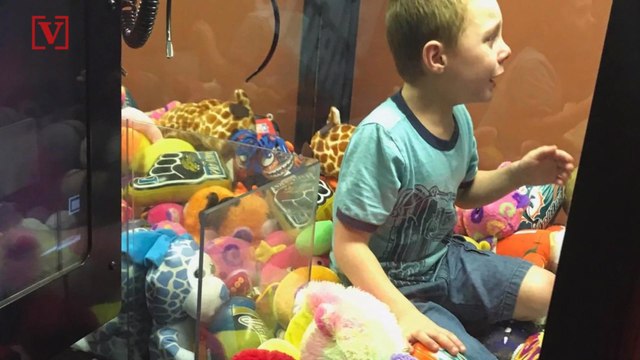 Florida Boy Managed to Get Stuck in a Claw Machine Because He Really Wanted a Toy