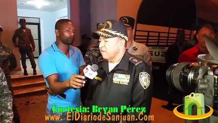 Mira como le quitan la ropa y cancelan deshonrosamente a dos policías por asuntos de drogas