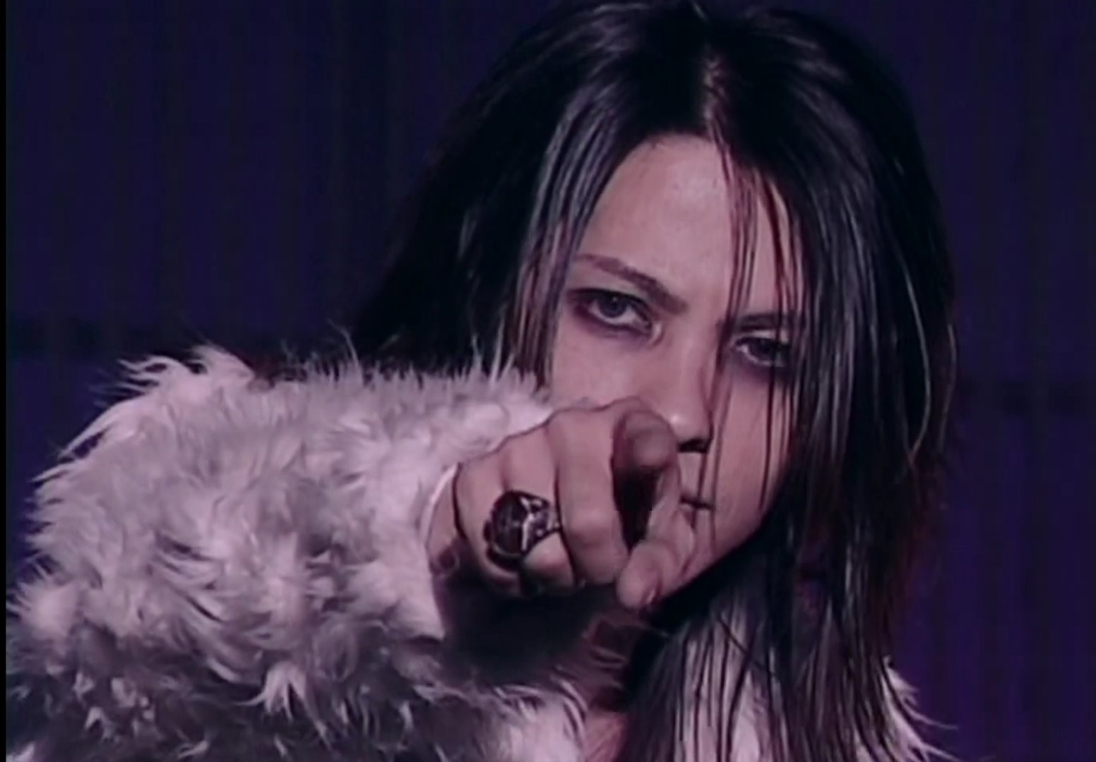 STAY AWAY (LIVE 2000/12/06) / L'Arc～en～Ciel ラルク Laruku - 動画