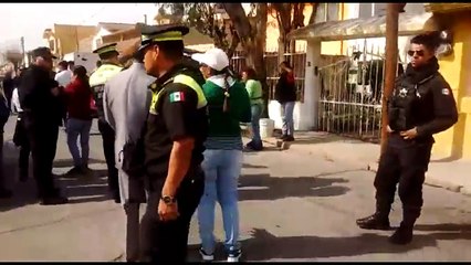 Líder de vagoneros invade una casa con golpeadores en Ecatepec