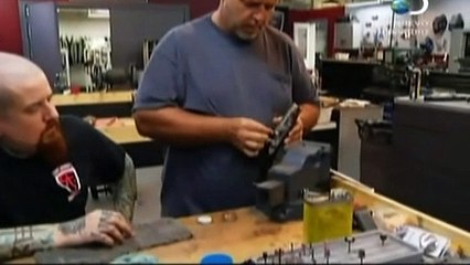 Aficionados A Las Armas - T1 - 07 - Ametralladora a Control Remoto - Discovery Channel (2011)