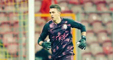 Galatasaraylı Taraftarlar, Konyaspor Maçında Önce Muslera'yı Çağırdı
