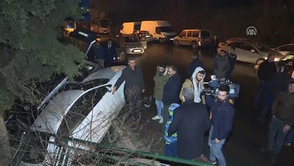 Otomobil Çarptığı İki Araçtan Biriyle Apartman Bahçesine Düştü