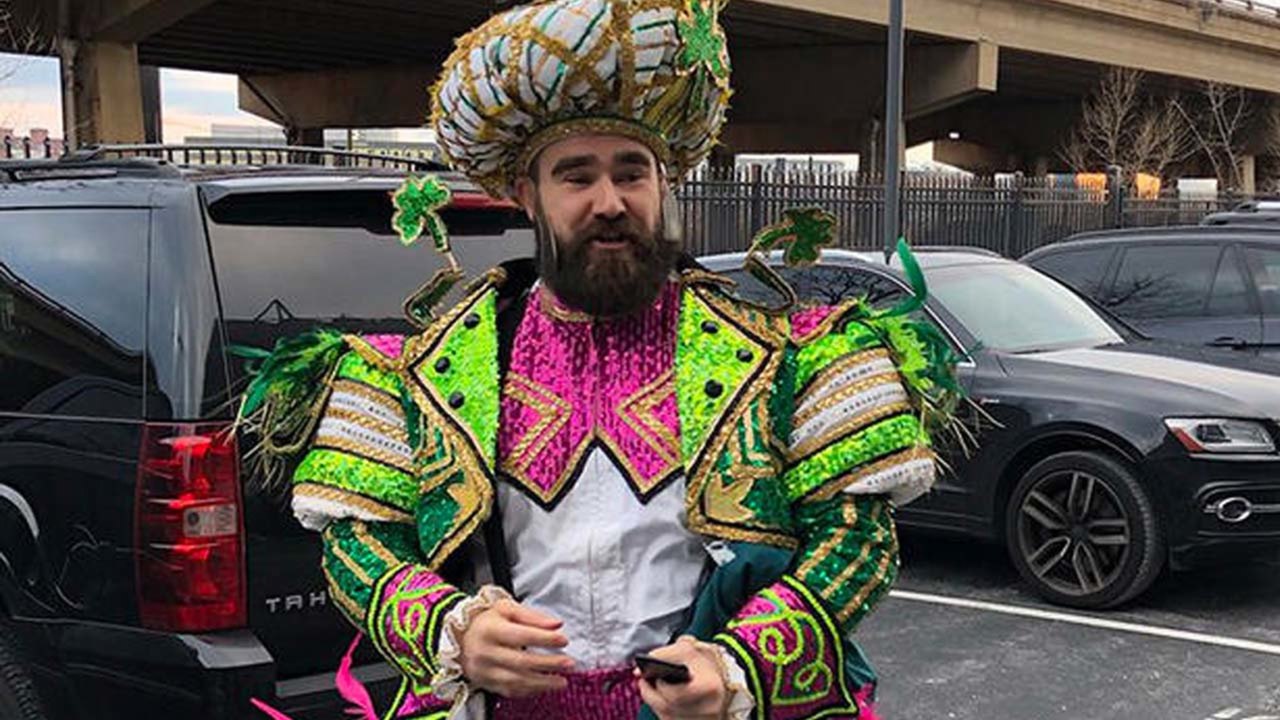 Jason Kelce Loses His Sh*t During Eagles Championship Parade Speech - video Dailymotion