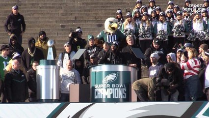 Malcolm Jenkins almost drops Lombardi Trophy