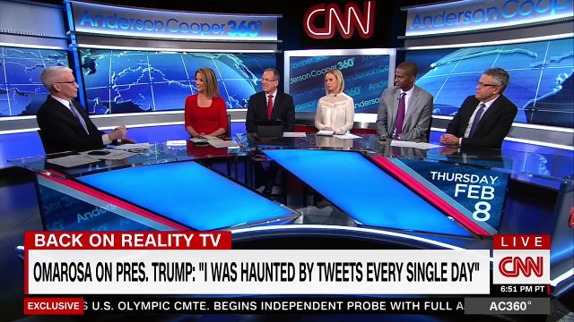 Anderson hilariously mocks Omarosa for trying to pretend she's whispering a secret on reality television