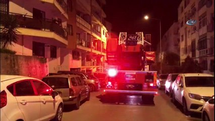 İzmir'de bir apartmanda belirlenemeyen bir neden dolayı patlama meydana geldi