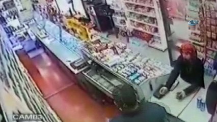 Markette tırnakçılık yapan kadın kasiyere böyle yakalandı