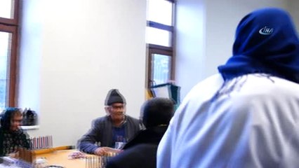 İşini Bırakıp 'Yaşlı ve Kimsesizlerin Annesi' Oldu