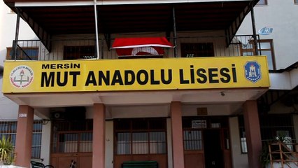 Öğrencilerin Afrin’deki Mehmetçikler için yaptığı ay yıldızlı koreografi havadan görüntülendi
