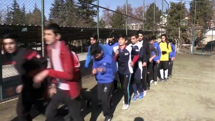 Kitap okuduktan sonra sahaya çıkıyorlar - ELAZIĞ