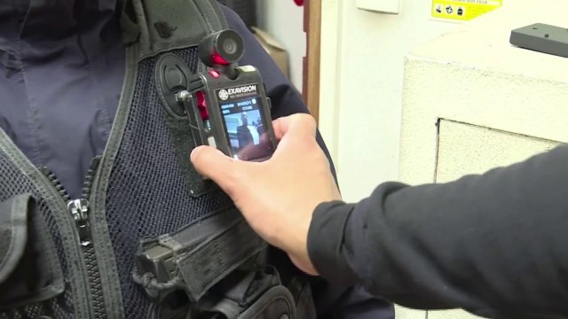 Contrôle d'identité: comment vont fonctionner les 10.000 caméras piétons équipées par les policiers