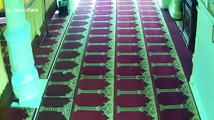 Bungling thief fails to steal money from mosque’s donation box