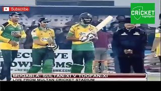 Wasim Akram saloo Bad Bowling Karty Howy - Wasim Akram Bowling in Opeing Match Multan Sultan 2 Feb