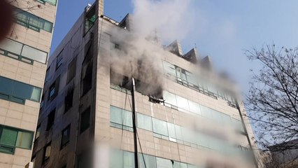 고양 복합상가건물 화재...3명 연기흡입 이송 / YTN