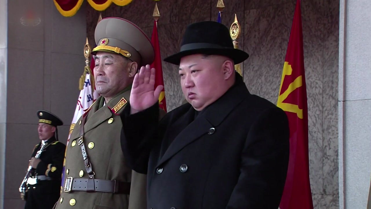 北, 건군절 열병식 공개...규모·시간 축소 / YTN