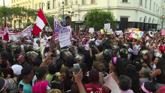Cientos marchan y piden pena de muerte contra violadores en Perú