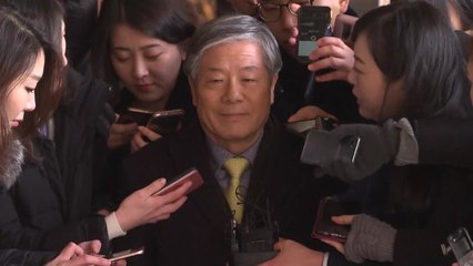 김성호 전 국정원장 12시간 조사 후 귀가 / YTN