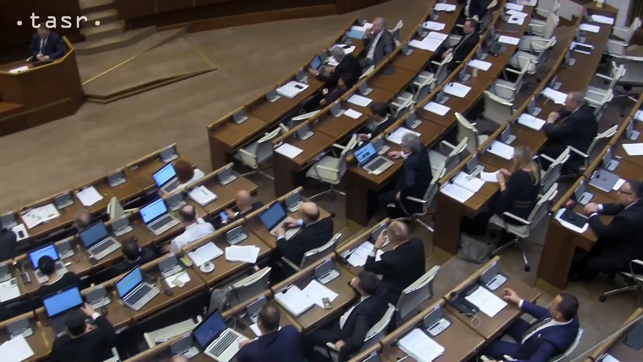 Andrej Danko vystúpil v pléne ku kritike v rezorte obrany