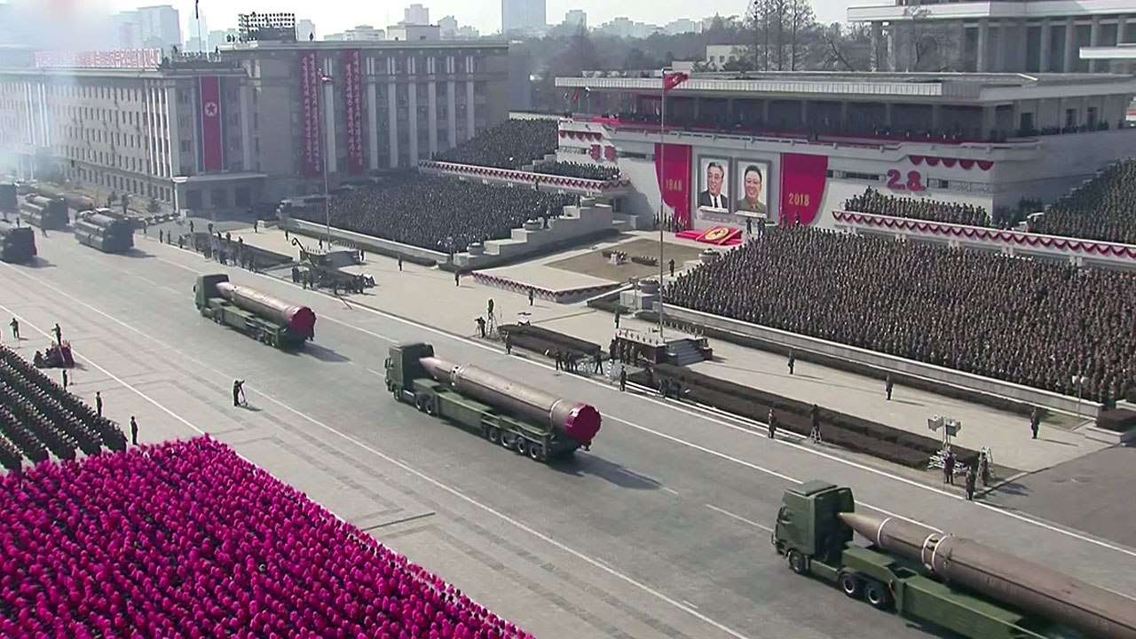 北, 건군절 열병식 공개...규모·시간 축소 / YTN