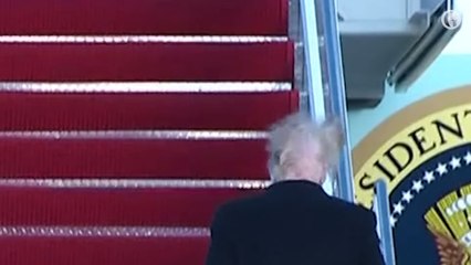 Trump et ses cheveux face au forts vents ! LOL
