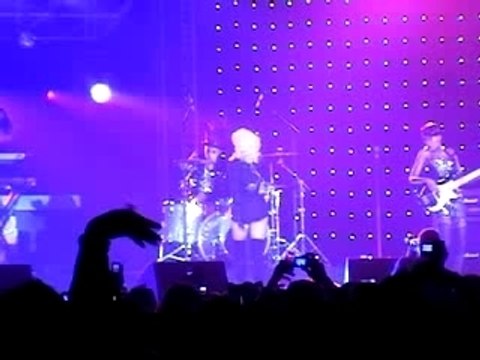 KYLIE MINOGUE au nrjmusic tour a lyon