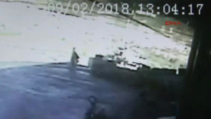 Küçükçekmece'de 2'si Ağır 3 Kişinin Yaralandığı Kaza Kamerada