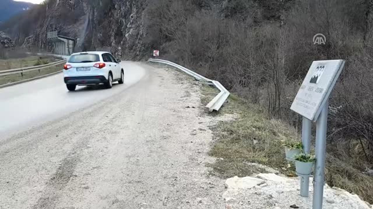 Kimine Göre "Yasa Dışı" Kimine Göre "Kutsal" Bir Gelenek: Yol Anıtları - Bosna