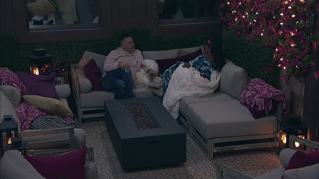 En pleurs, une star de télé-réalité, ex-conseillère de Donald Trump, révèle que les choses vont mal à la Maison Blanche