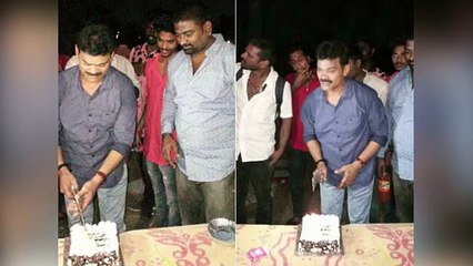 ஆள் வெட்டிய அரிவாள்...கேக் வெட்டாதா_' - நள்ளிரவு கொண்டாட்டத்தில் ரவுடி பினு டீம்