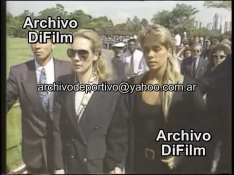 Xuxa, Adriane Galisteu e Família Senna Chegando no Enterro de Ayrton Senna