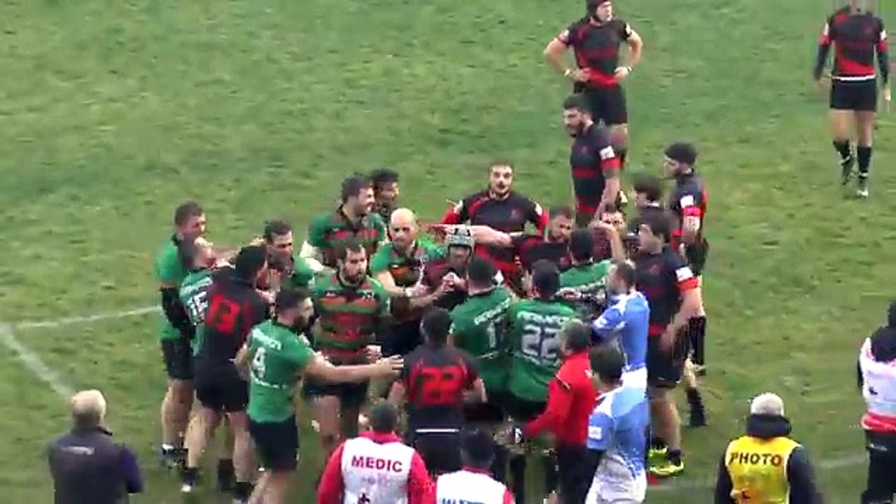 Une bonne baston générale éclate au cours d'un match de rugby