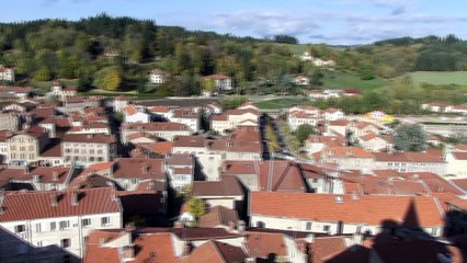 St-Bonnet-le-Château est un commune atypique, un kilomètre de large, un kilomètre de long.