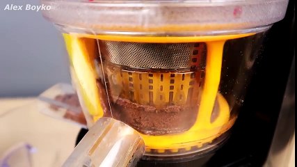 Конфеты с Ликером в Соковыжималке! Что если выжать ликер из конфет_ Бедная соковыжималка. alex boyko