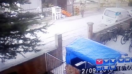 Pompalı tüfekle bakkalı basıp, sahibini böyle yaraladılar