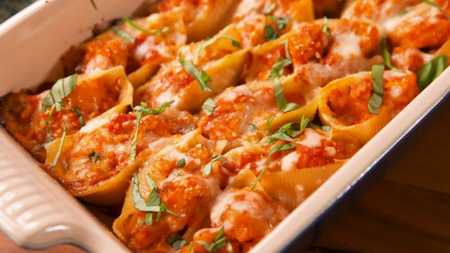 Chicken Parm Stuffed Shells = Dinnertime's MVP