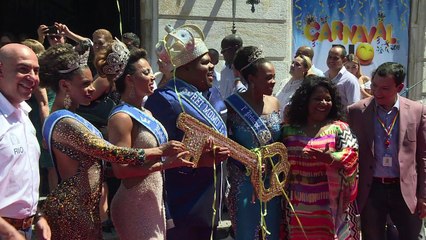 Crivella participa de abertura do carnaval no Rio