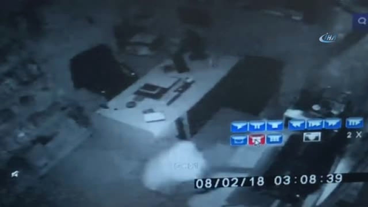 Suç Makinesini Montu Ele Verdi... 49 Suç Kaydı Olan Şahıs Kamerada