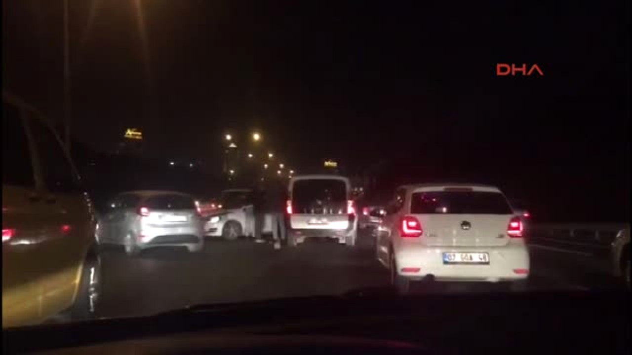 Tem'de Gece Trafiğini Kilitleyen Kaza