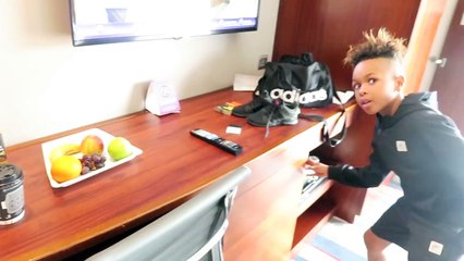 MY FIRST EVER HOTEL ROOM TOUR!!