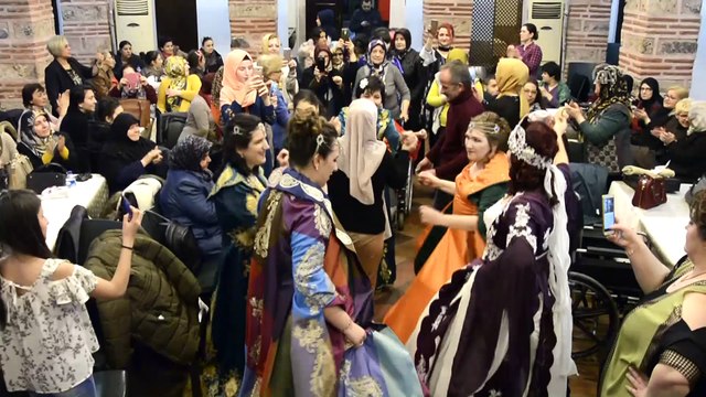 Bursa'da engelli genç kızlara temsili 'kına gecesi'