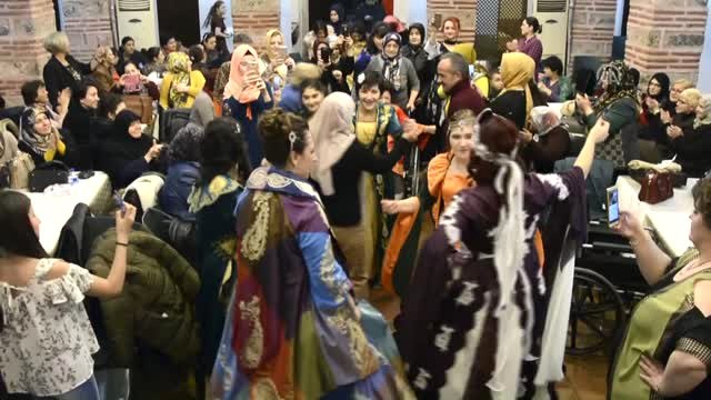 Bursa'da Engelli Genç Kızlara Temsili Kına Gecesi