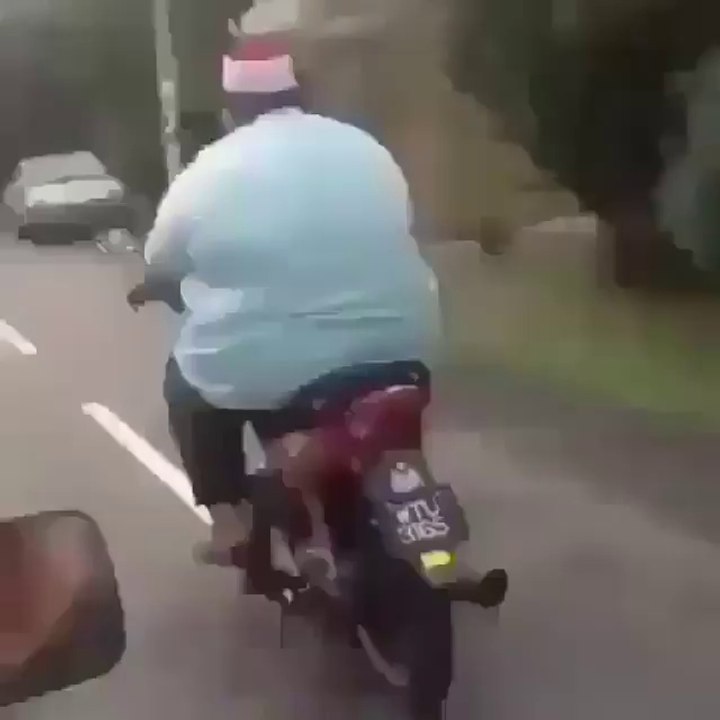 Aksi nekat seorang pria bertubuh besar