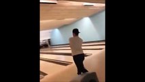 Il ne fera plus jamais de bowling de sa vie... Double fail ridicule