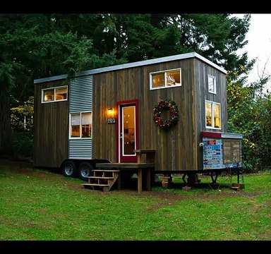 Cette grand-mère s'est construit sa maisonnette : 18m2 et l’intérieur est incroyable