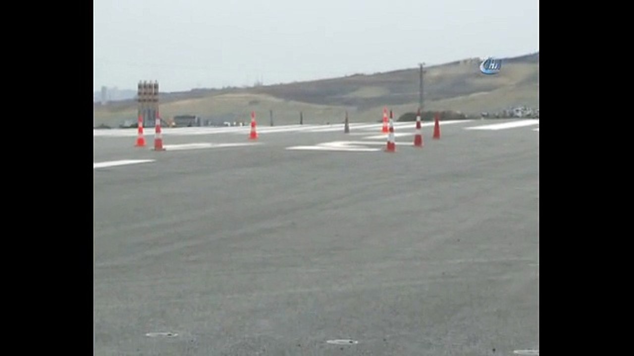 3. Havalimanı'nda uçuşa hazır pist görüntülendi