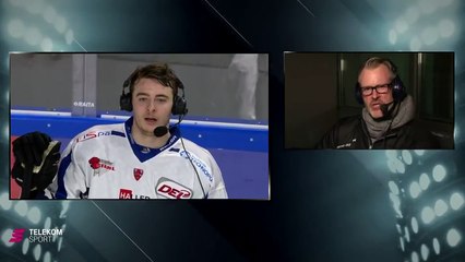 Un joueur de hockey se fait interrompre par une surfaceuse